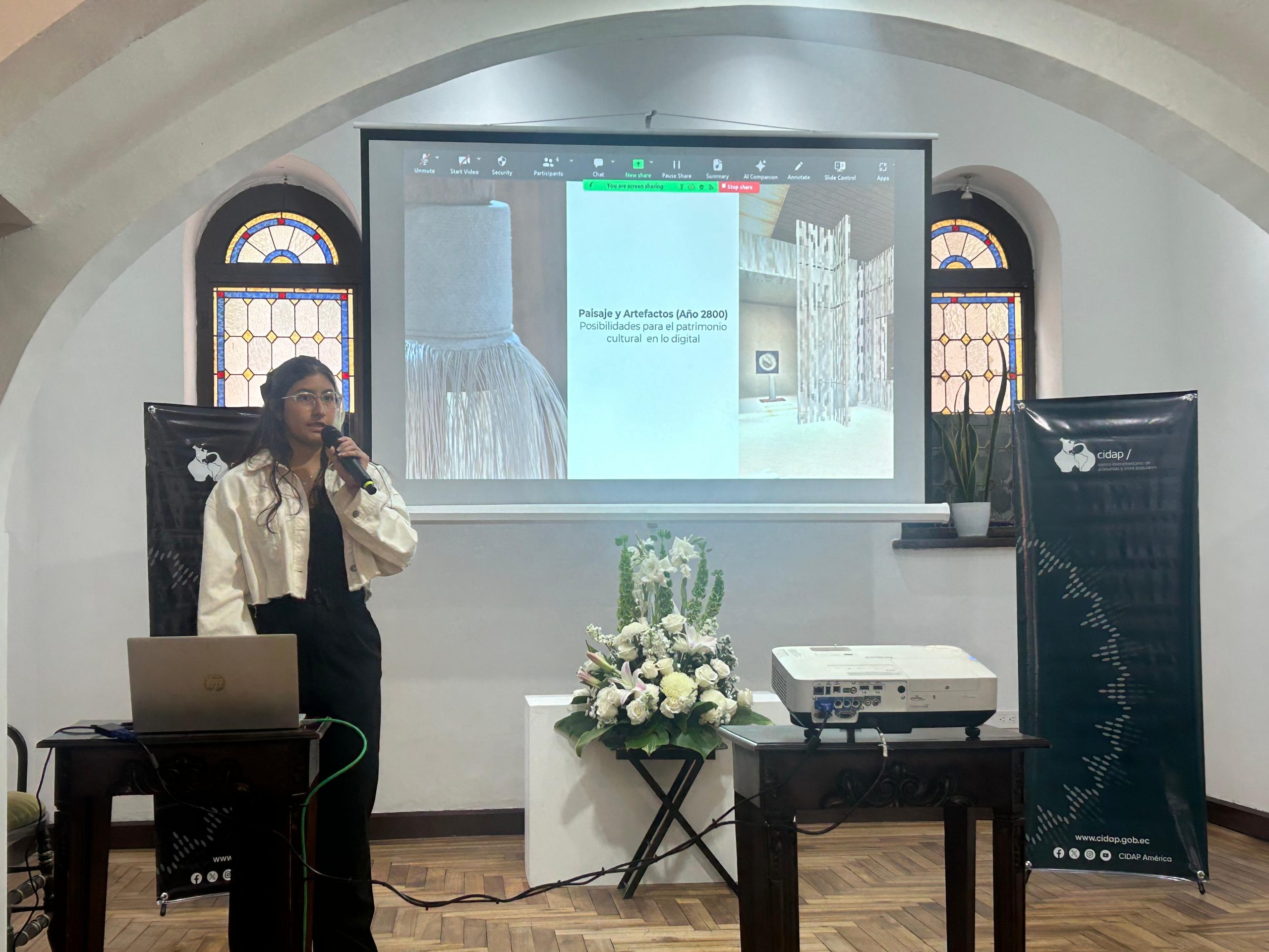 PAULINA ROMERO CONECTA PASADO Y FUTURO EN LA BIENAL #ARDIS2024: UNA REVOLUCIÓN EN LA RELACIÓN ENTRE ARTESANÍA Y TECNOLOGÍA